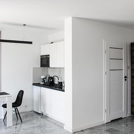 Apartament Black-Niska Z Garazem Podziemnym キェルツェ エクステリア 写真