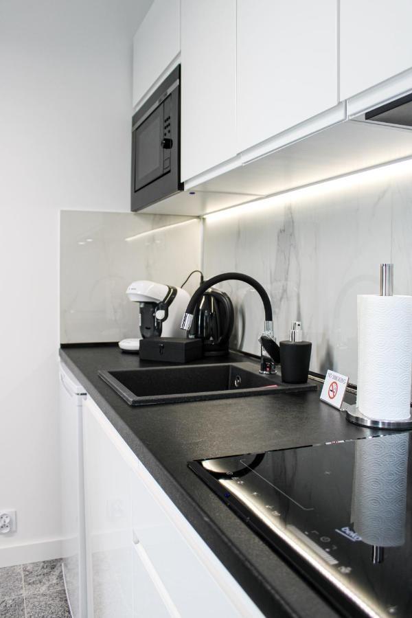 Apartament Black-Niska Z Garazem Podziemnym キェルツェ エクステリア 写真